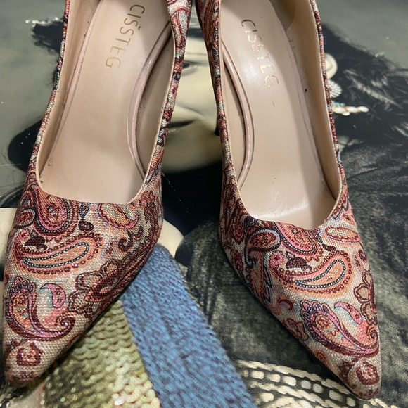 Heels. Size - 235.EUR- 37. Measurement shown in the picture in CMS - Picture 5 of 12